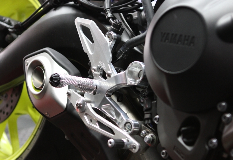 YAMAHA_MT09_腳踏後移_Rearsets