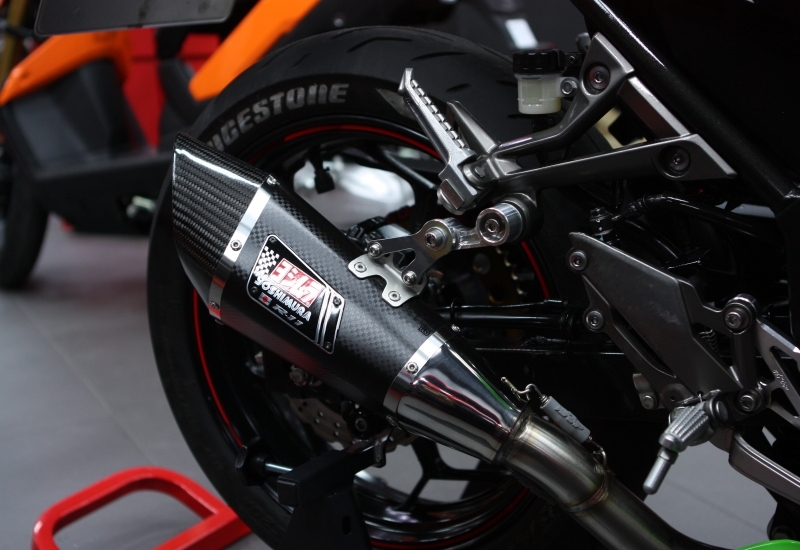 Kawasaki_Ninja250_日本YOSHIMURA