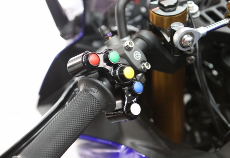 YAMAHA_YZF-R3_競技豆豆開關