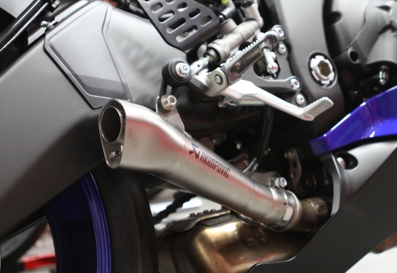 YAMAHA_YZF-R6_蠍管AKRAPOVIC